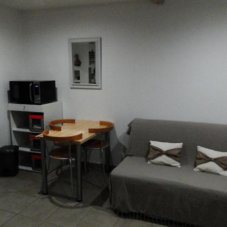 Sympathique Appartement LʼIsle-sur-la-Sorgue Esterno foto